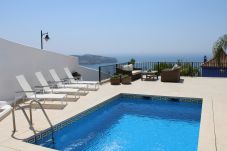 House in La Herradura - Fabulous 6 bed villa with stunning views and pool