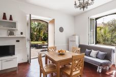 Apartment in Catania - City cottage with garden and pool