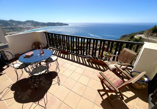  in La Herradura - Lovely 2 bed apartment with views & communal pool