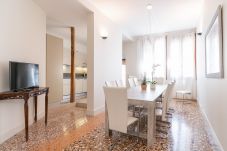 Apartment in Venice - Best Rialto Palace Apartment 2 BK