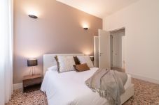 Apartment in Venice - Best Rialto Palace Apartment 2 BK