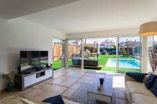 Villa in Cagnes-sur-Mer - VILLA COTE SUD VI4402 By Riviera Holiday Homes