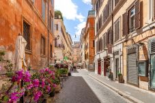 Apartment in Rome - Spanish Steps Modern Gem