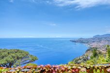 Villa in Funchal - Casa das Bromelias, a Home in Madeira