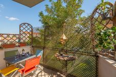 Apartment in Rome - Luminous Family Apt with Balcony by St Peter's