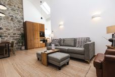 Cottage in Roundstone - Bog Cotton - Within The Village