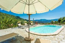 Villa in Castiglione di Garfagnana - Villa Casale Le Selve Large Private Pool, WiFi