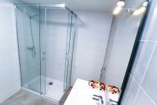 Apartamento de vacaciones en playa Salou. Baño ducha ONDINA