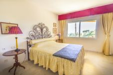 Dormitorio de este apartamento en Marbella