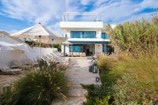 Villa en Marbella - 21220 BREATH TAKING FRONT LINE BEACH VILLA