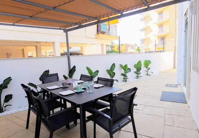 Apartamento en Cambrils - 7372-MEDITERRÁNIA. Planta baja, 2 Hab. A/C y Wifi