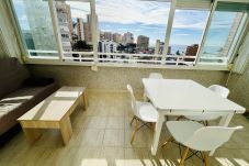 Terraza interior amueblada con vistas a la Cala de Finestrat