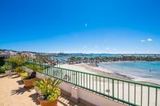 Apartamento con terraza y vistas al mar en Puerto Alcudia