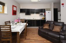 Letterfrack Apartments No.4, Modern Holiday Apartment in Connemara, County Galway