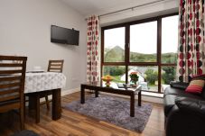 Letterfrack Apartments No.6, Modern Holiday Apartment in Connemara, County Galway