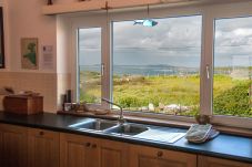 Claddaghduff Holiday Cottage, Pretty Seaside Holiday Cottage in Connemara County Galway