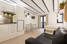 Estudio en Barcelona - OLA LIVING BORN 3