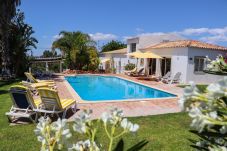 Casa rural en Almancil - Idyllic Farm House with huge Garden for 14PAX