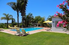 Casa rural en Almancil - Idyllic Farm House with huge Garden for 14PAX