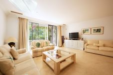 Sala de estar de apartamento en alquiler white pearl beach