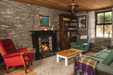 Hillside Holiday Home, Large Self Catering Holiday Home Close to Killarney & Farranfore Airport in County Kerry