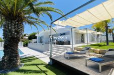 Villa en Quarteira - Moderna by Check-in Portugal