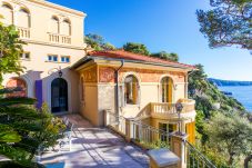 Espléndida villa con vista al mar