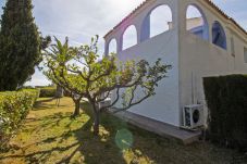 Villa en Alcoceber / Alcossebre - Villa privada con jardín y barbacoa CALA BLANCA