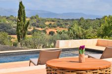 Finca con vistas, jardín y piscina