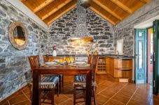 Casa rural en Ponta do Pargo - Rainbow Cottage by Madeira Sun Travel