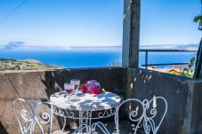 Casa rural en Ponta do Pargo - Rainbow Cottage by Madeira Sun Travel