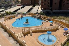 Piscinas y zona infantil en apartamento vacacional Alicante