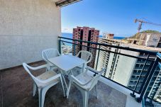 Balcón con vistas al mar del apartamento vacacional en Alicante