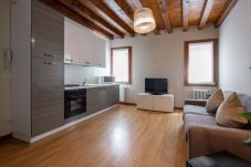 Apartamento en Venecia - Herion Palace Apt. 3 - LOCZ BK