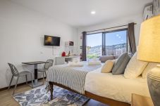 Estudio en Calheta - White Rabbit I by Madeira Sun Travel