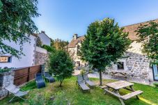 Casa rural en Nasbinals - Lô d'Ici, Gîte de Caractère