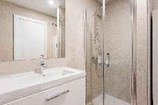 Apartamento en Málaga - Elegant Apt w/ Shared Pool and Gym