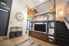 Apartamento en Roma - Colorful Design Loft near Villa Pamphili