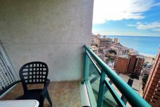 Terrasse extérieure d'un appartement de vacances avec vue sur la mer à Alicante