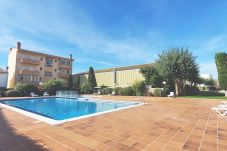 Piscine communautaire pour adultes et piscine pour enfants