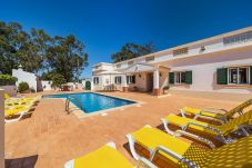 Villa à Albufeira - Bia, Confortável Moradia a 8min da Praia Ideal Fam