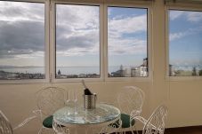 Salle à manger avec vue sur l'océan Atlantique