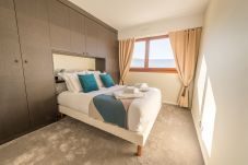 chambre, appartement, luxe, location saisonnière, annecy, vacances, vue lac, montagne, hôtel, neige, soleil, plage, famille 