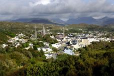 Clifden Holiday Cottage No. 72, Pretty Holiday Cottage in Connemara, County Galway