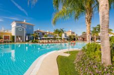 Private pool of this apartment in Marbella